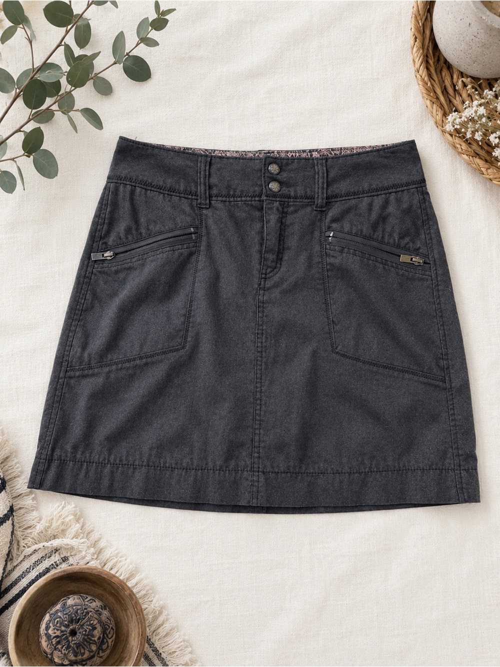Athleta Charcoal Grey Stretch Utility Mini Skirt Size 4 Zip Pockets